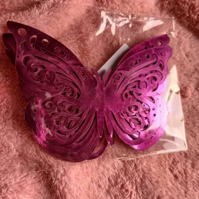 Mariposa decorativa suelta fresa