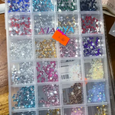 Caja de Piedras de diferentes colores