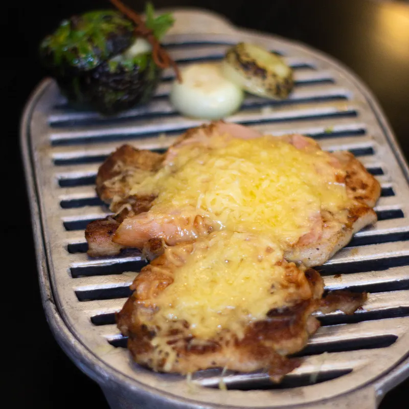 Chuleta gratinada con Jamón Viking y Queso Gouda