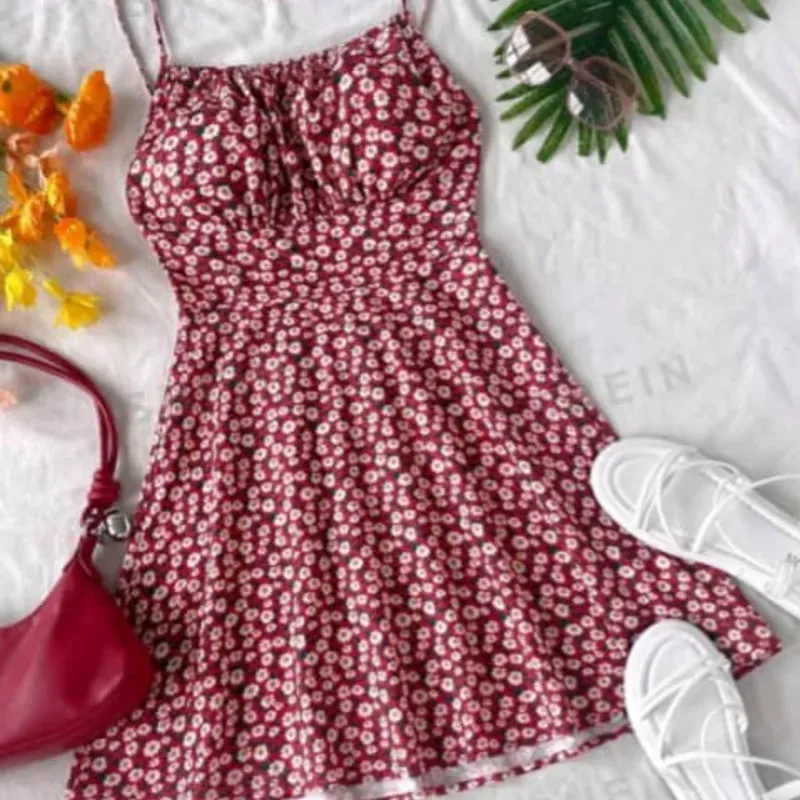 ❤️ Vestido corto con crucetas en la espalda — Rojo