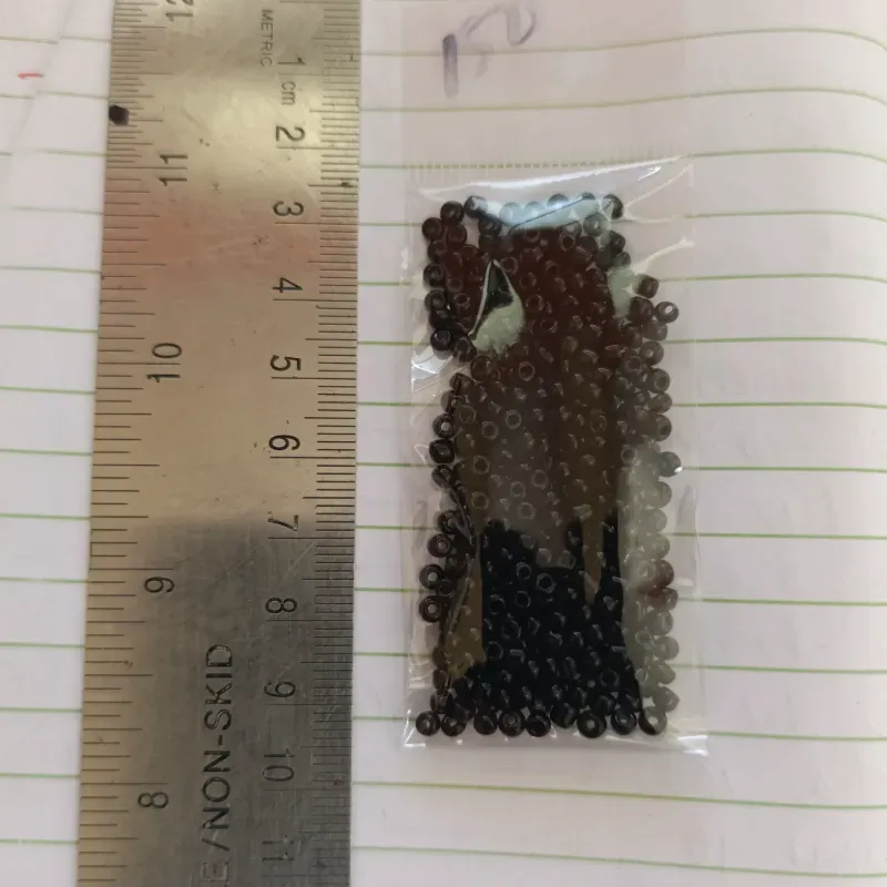 Mostacilla negra pequeña de 3 milímetros