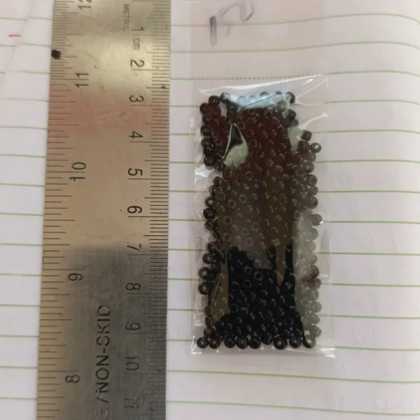 Mostacilla negra pequeña de 3 milímetros