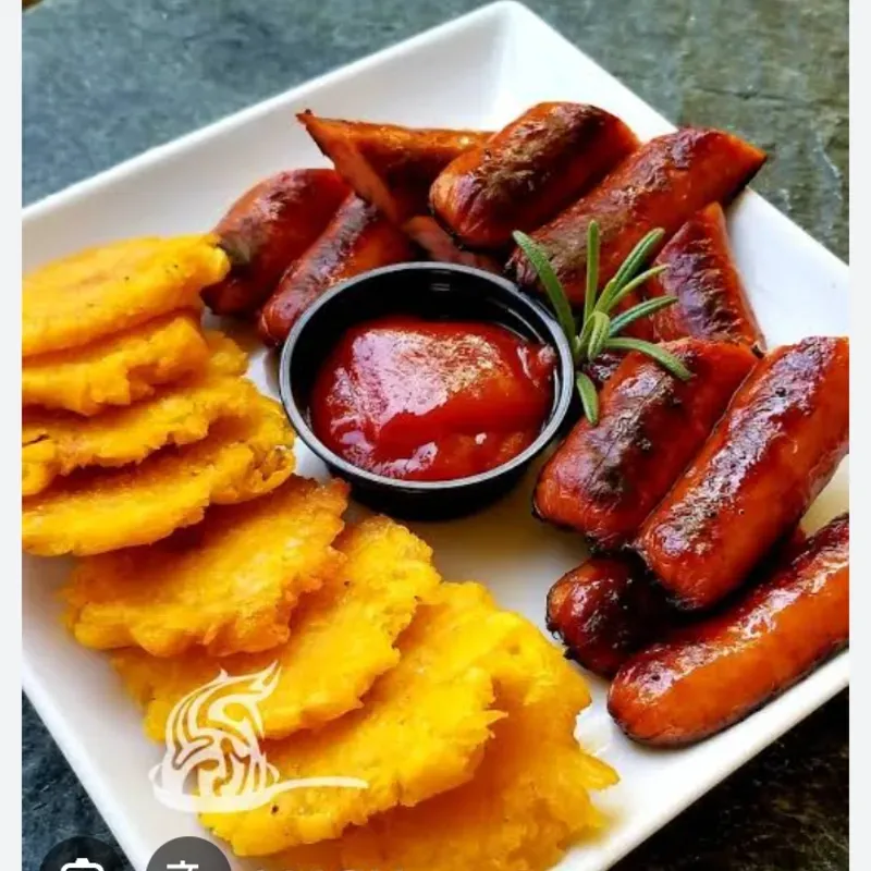 Salchichas con Tostones