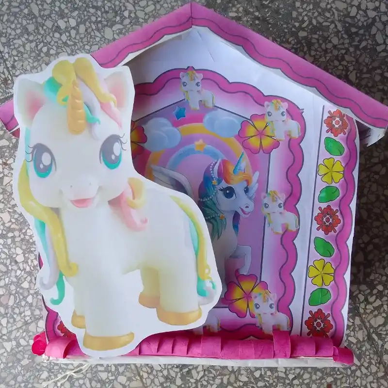Piñata casita Unicornio