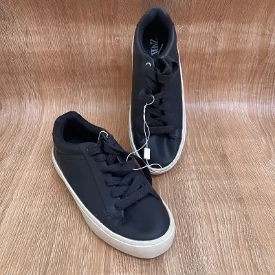 Tenis Zara color negro