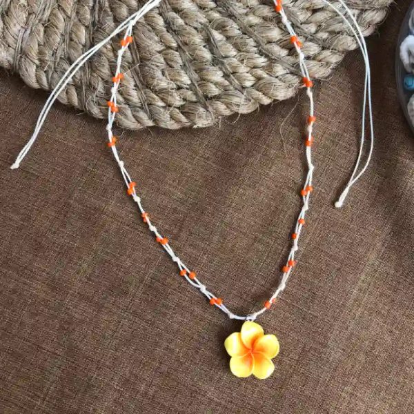 Collar de plumeria