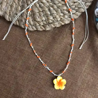 Collar de plumeria