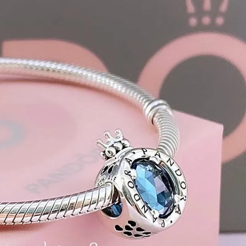 Charm corona azul