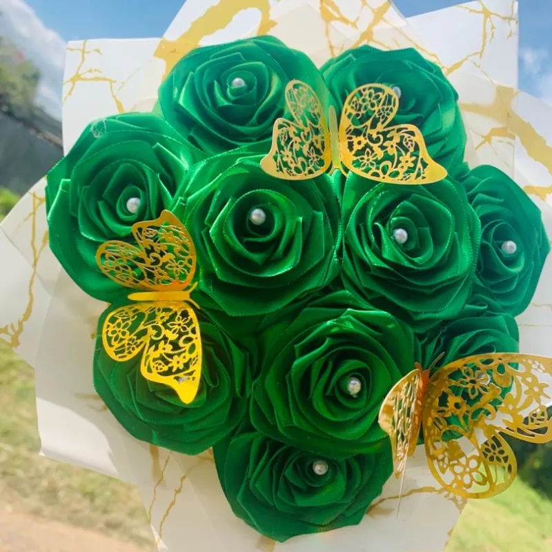 Ramo de rosas eternas color verde