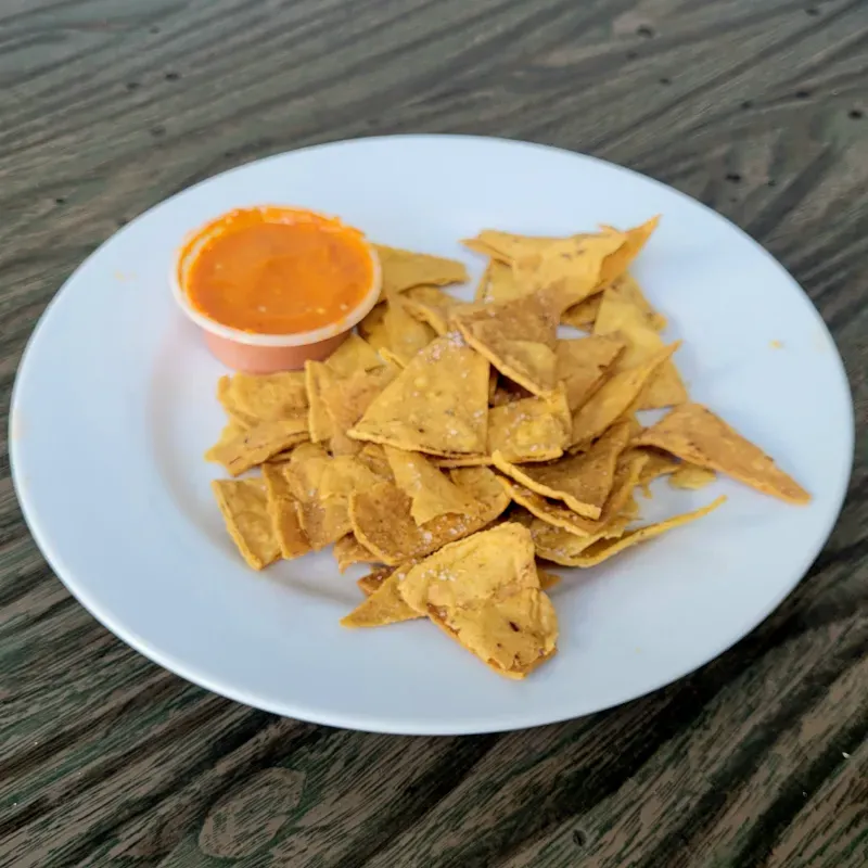 Totopos con Salsa Adreso