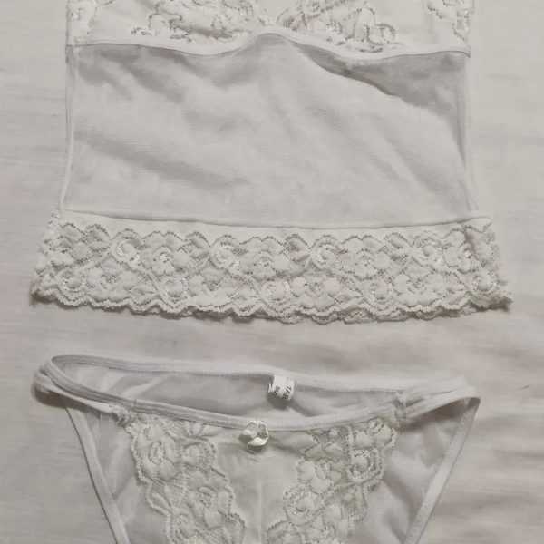 Conjunto de top y braga, blancos.