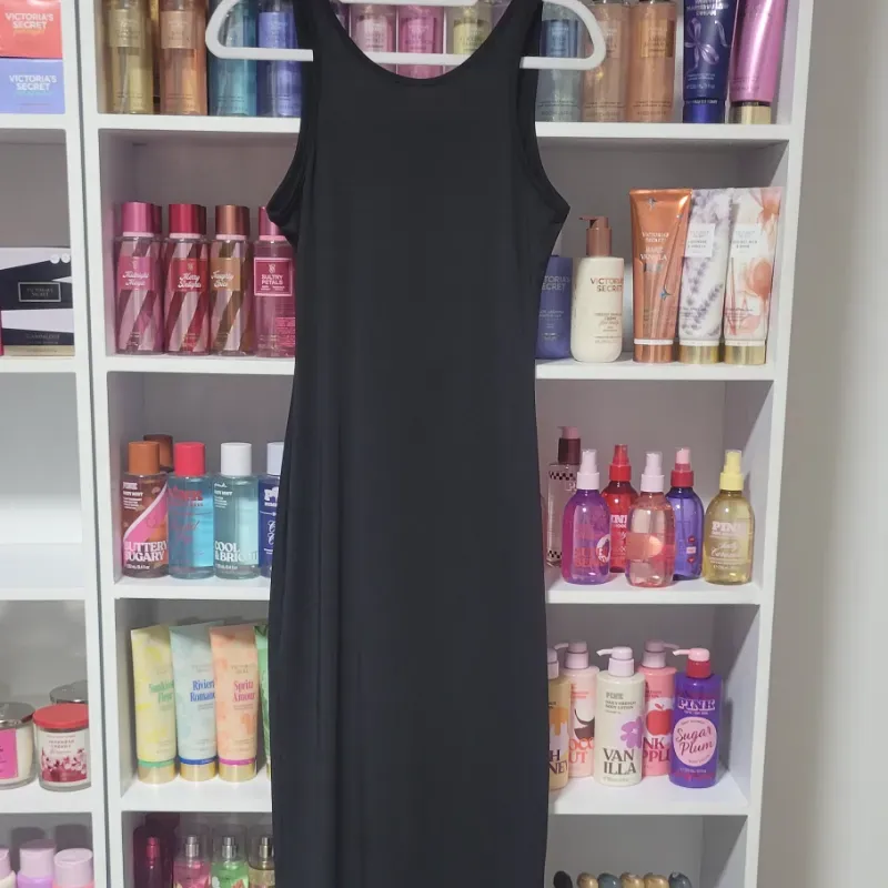 Vestido Negro Largo Con apertura detrás