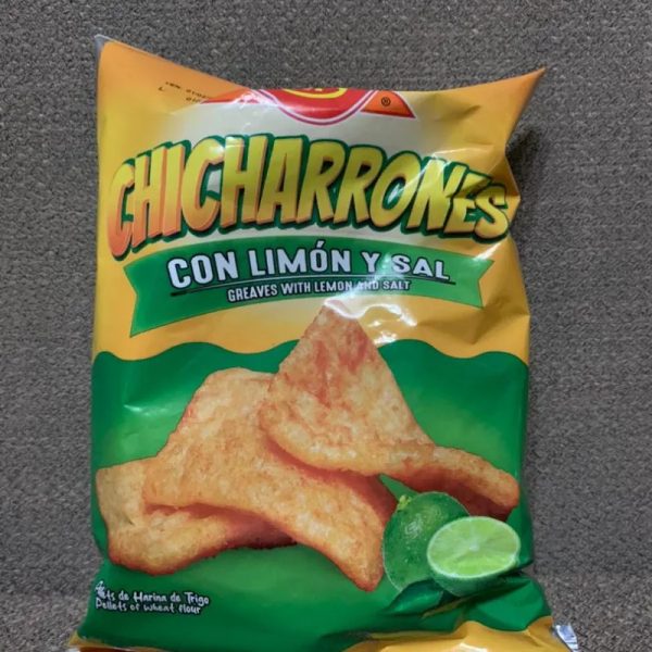 Chicharrones con limón y sal
