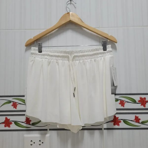 Shorts doble deportivo .