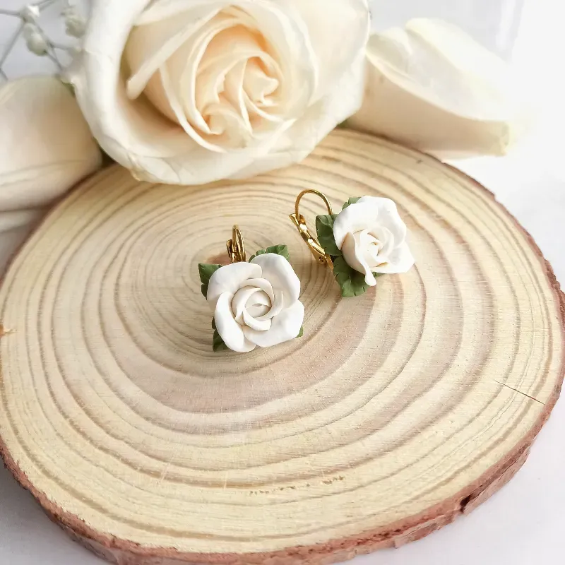 ✨Aretes de Rosa Blanca (cierre español)✨