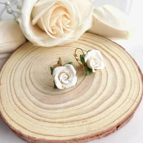 ✨Aretes de Rosa Blanca (cierre español)✨