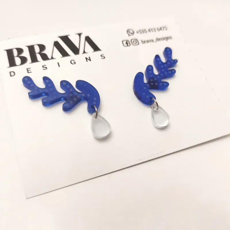 Pendientes de coral pequeño/ color: azul oscuro