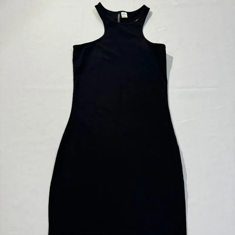 Vestido Corto Negro Ajustado Cuello Halter