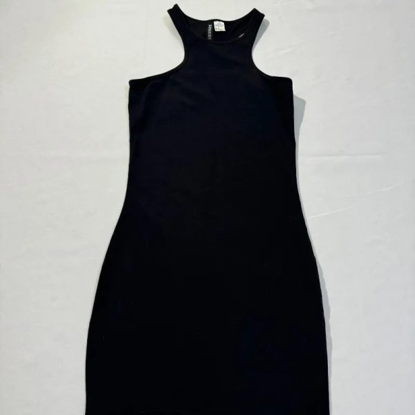 Vestido Corto Negro Ajustado Cuello Halter