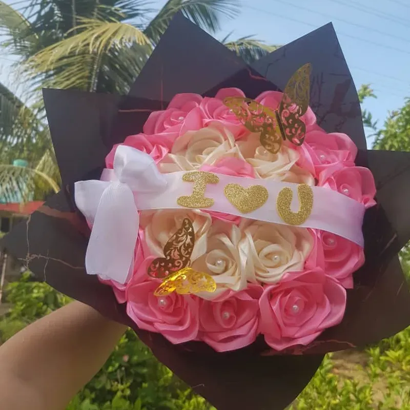 Ramo de 20 rosas eternas con banda personalizada