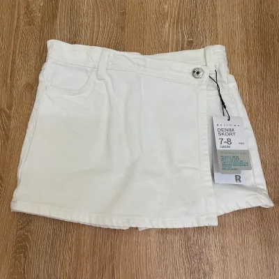Saya short de color blanco