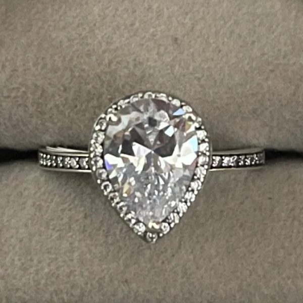 Anillo de piedra grande