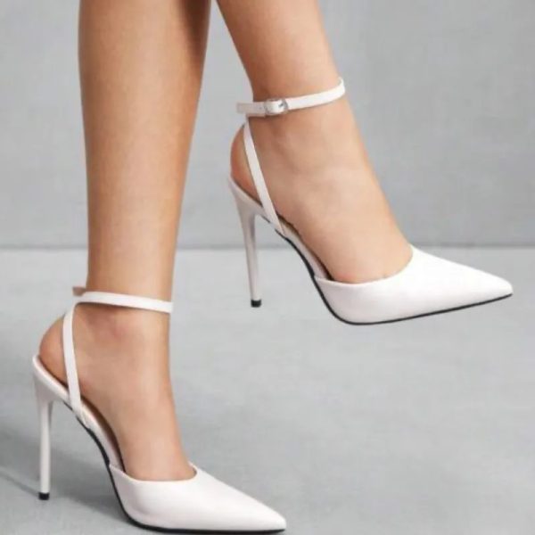 Tacones de puntifinos blancos