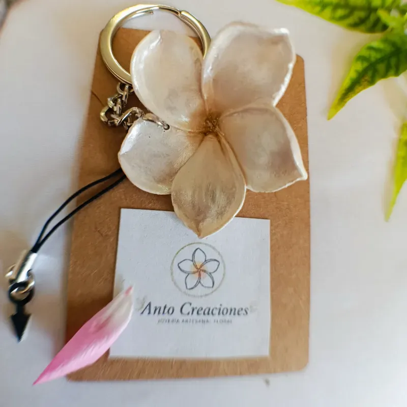 Llavero Flor de plumerías.