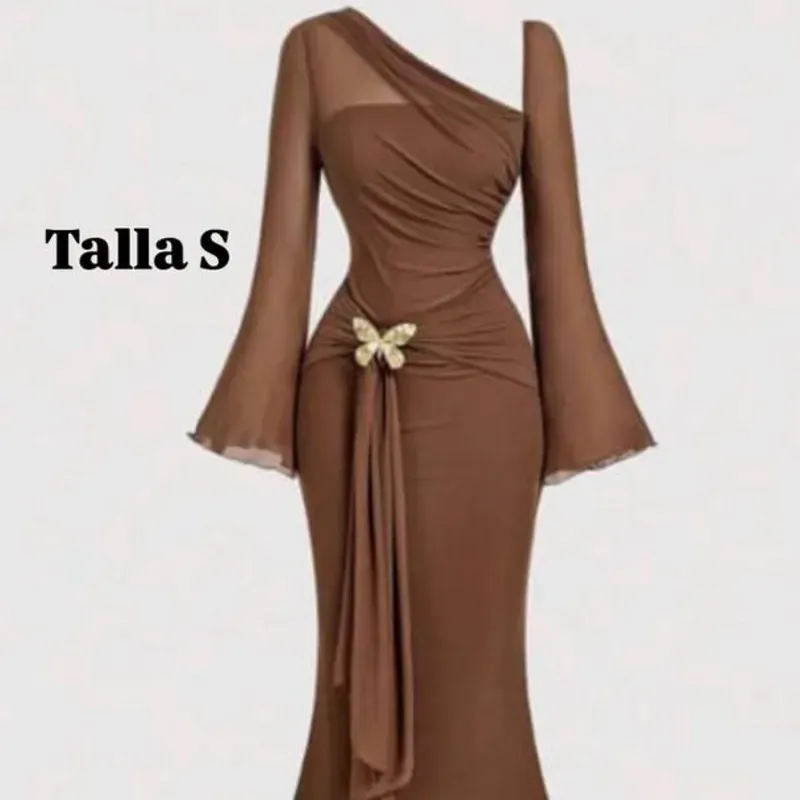 Vestido elegante con corte de sirena y diseño de encaje en las mangas