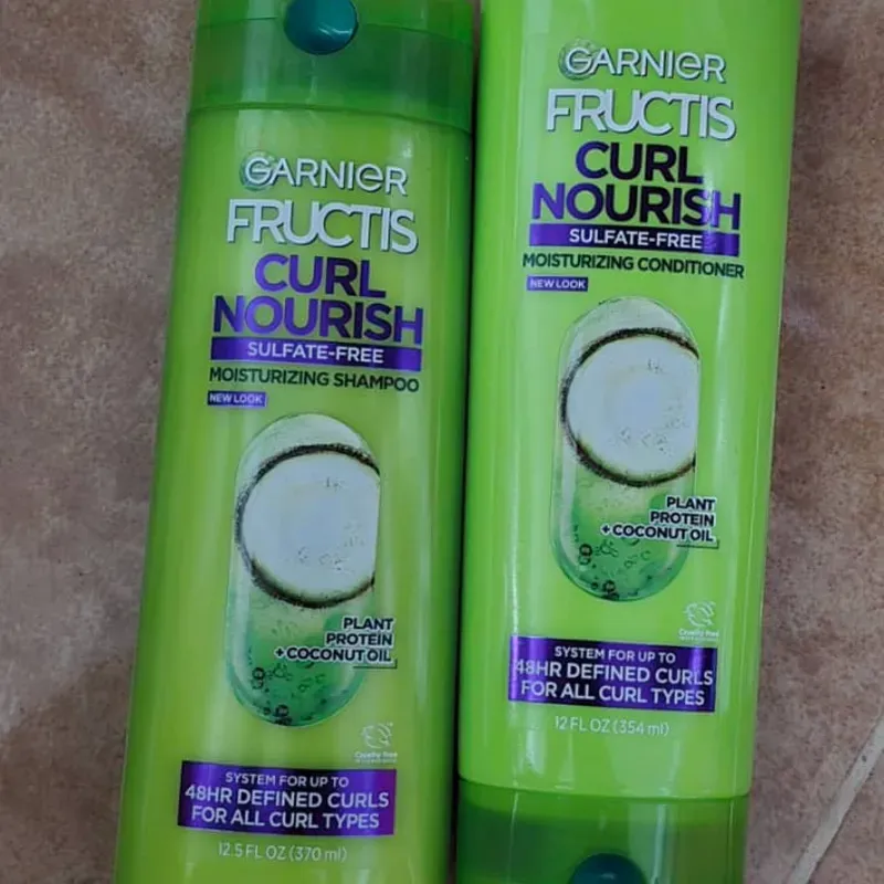 Juego de shampoo y acondicionador Garnier para cabellos rizos