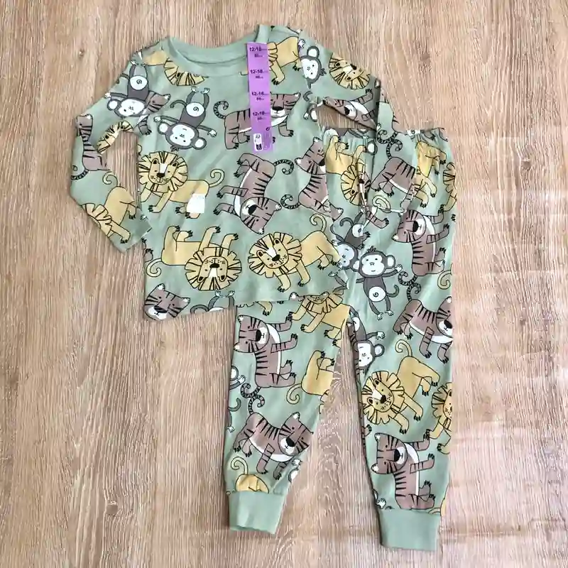 Pijama de animales color verde