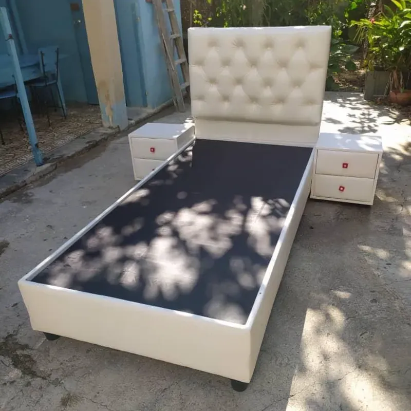 CAMA SIN PIELERA Y CON MESITAS