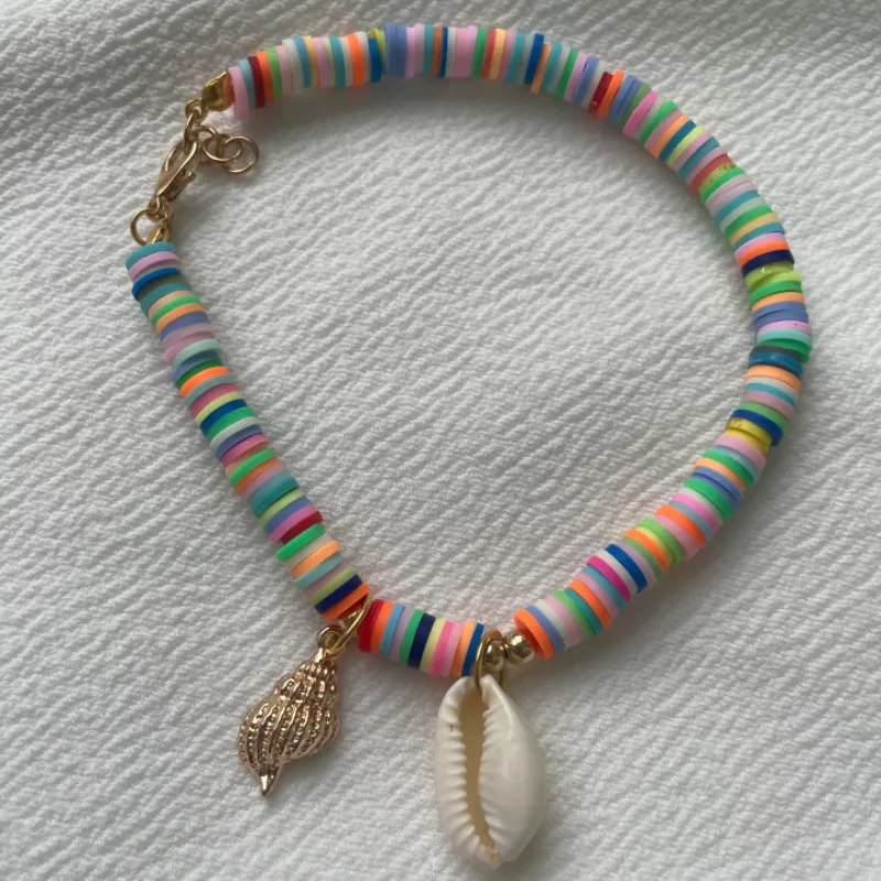 Tobillera de fimos con dijes