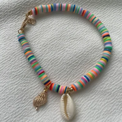 Tobillera de fimos con dijes