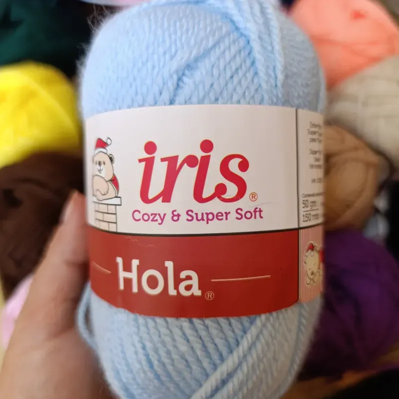 Hilo de estambre Iris color azul cielo