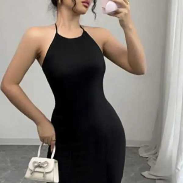 Vestido Negro con escote en la espalda