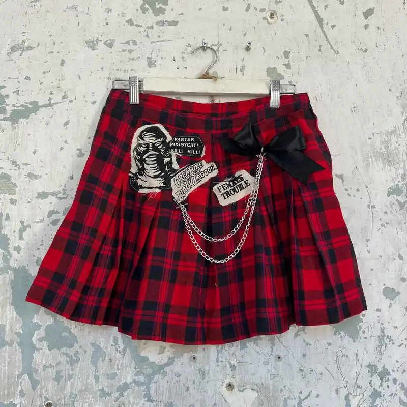 Sayita cuadros y parches punk