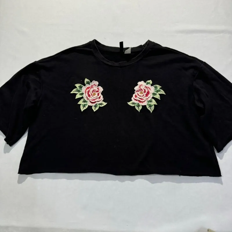 Pulover Negro Corto de Flores