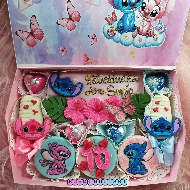 Caja surtida para cumple temática de amor Stitch y Ángela