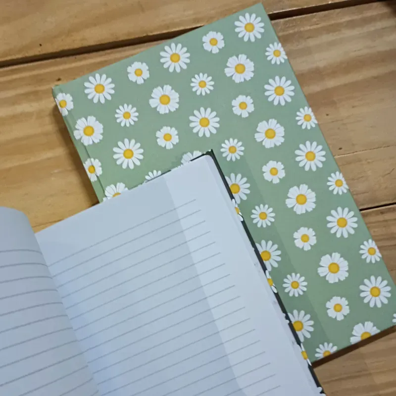 Agenda color verde de margaritas