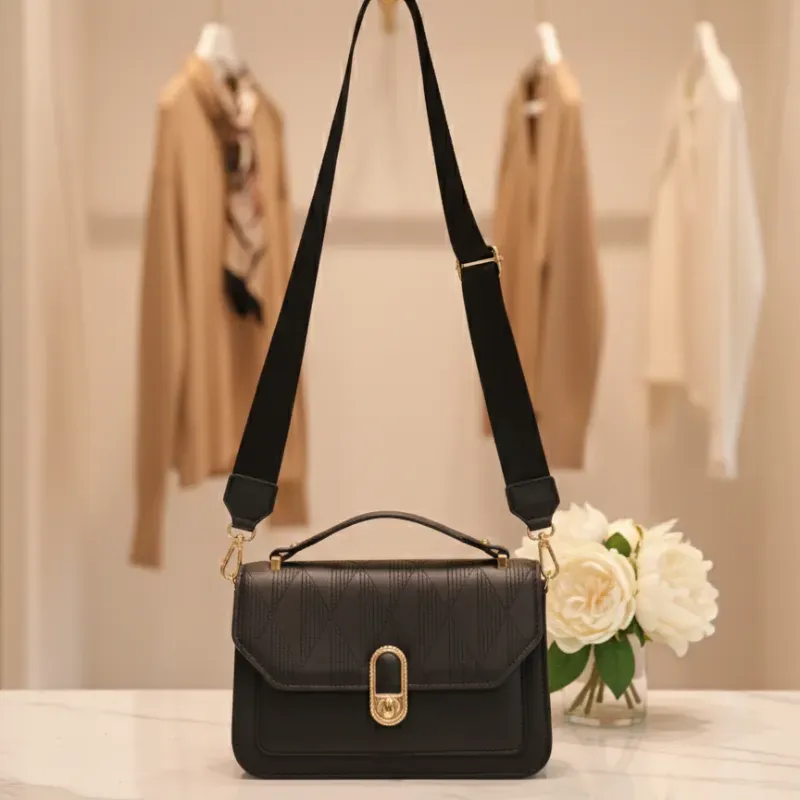 Cartera negra de mujer