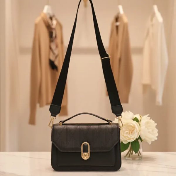Cartera negra de mujer