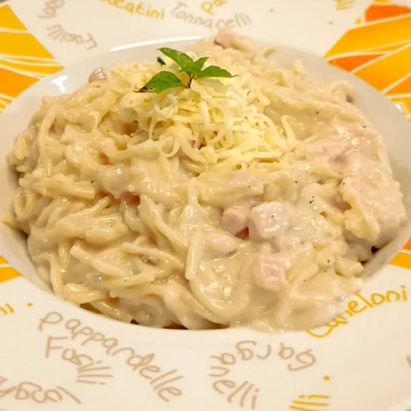 Espaguetis a la Crema con Bacon 