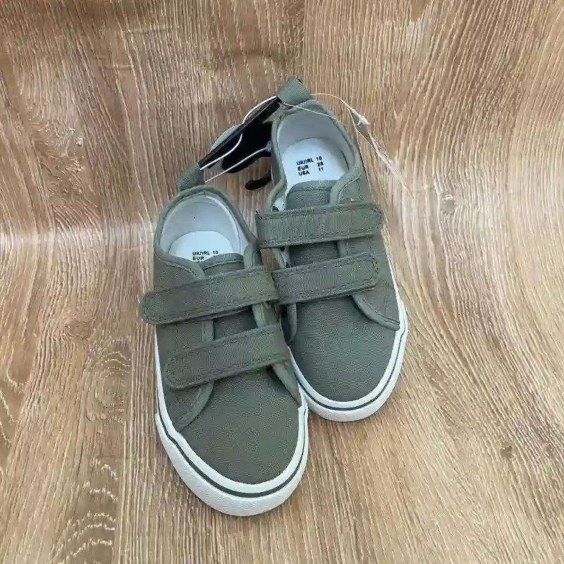 Zapatos color verde olivo