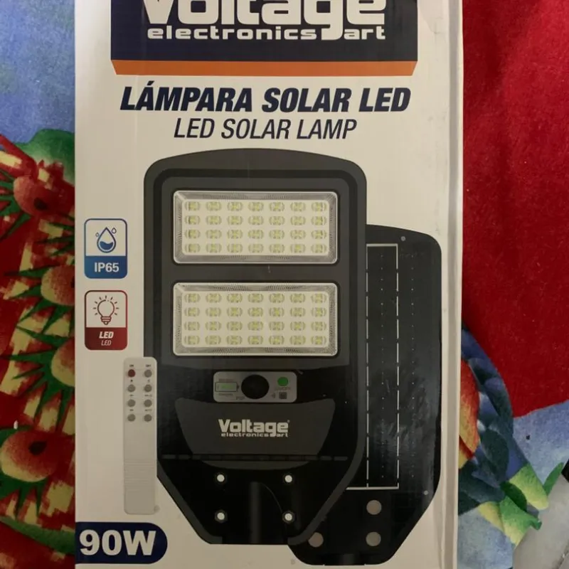 LAMPARA LED SOLAR 90W CON SENSORES D CALOR Y SUS ACCESORIOS