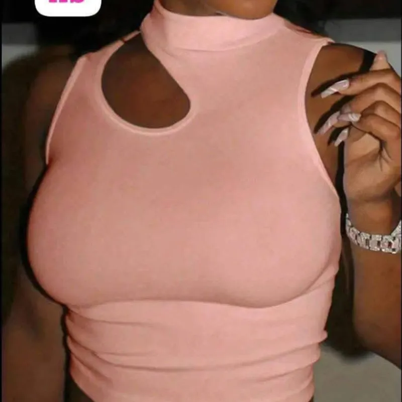 Blusa rosa cuello asimétrico