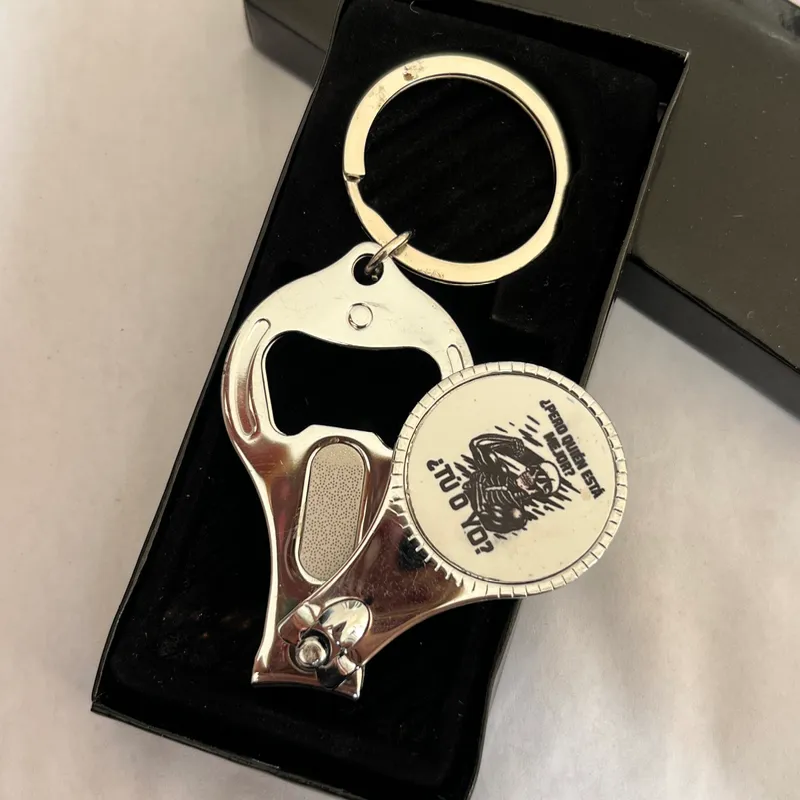 Llavero con cortaúñas