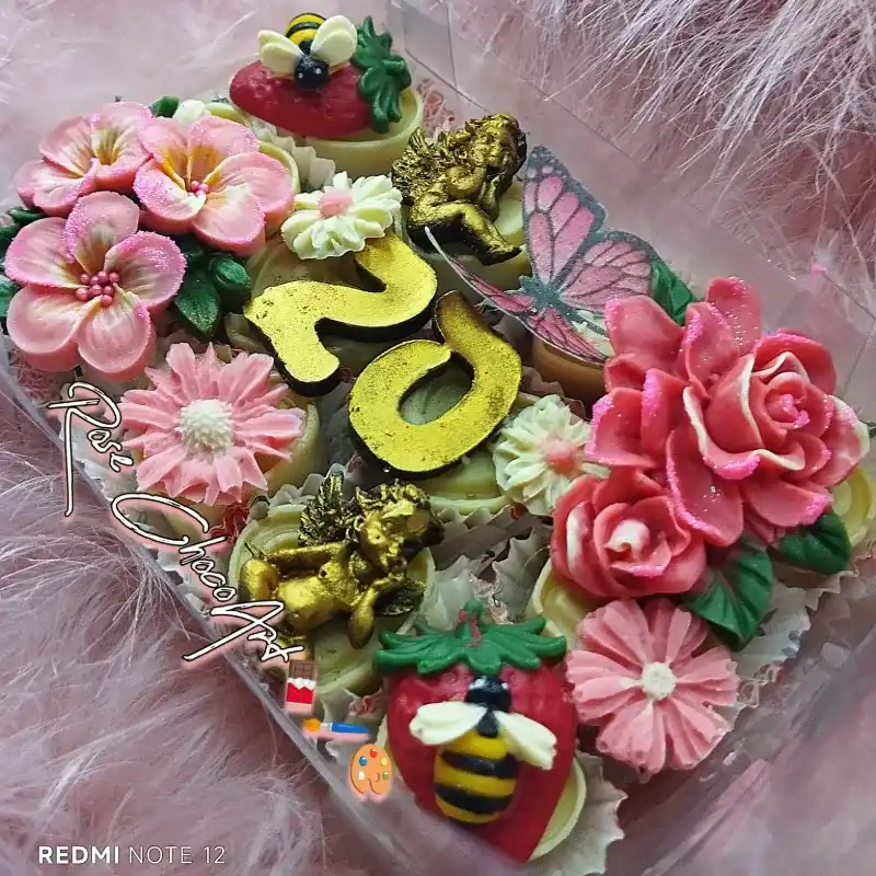 Caja de bombones con flores y abejitas especial para cumpleaños