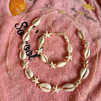 Juego collar y pulsera de caracoles naturales con estrellas de piedra