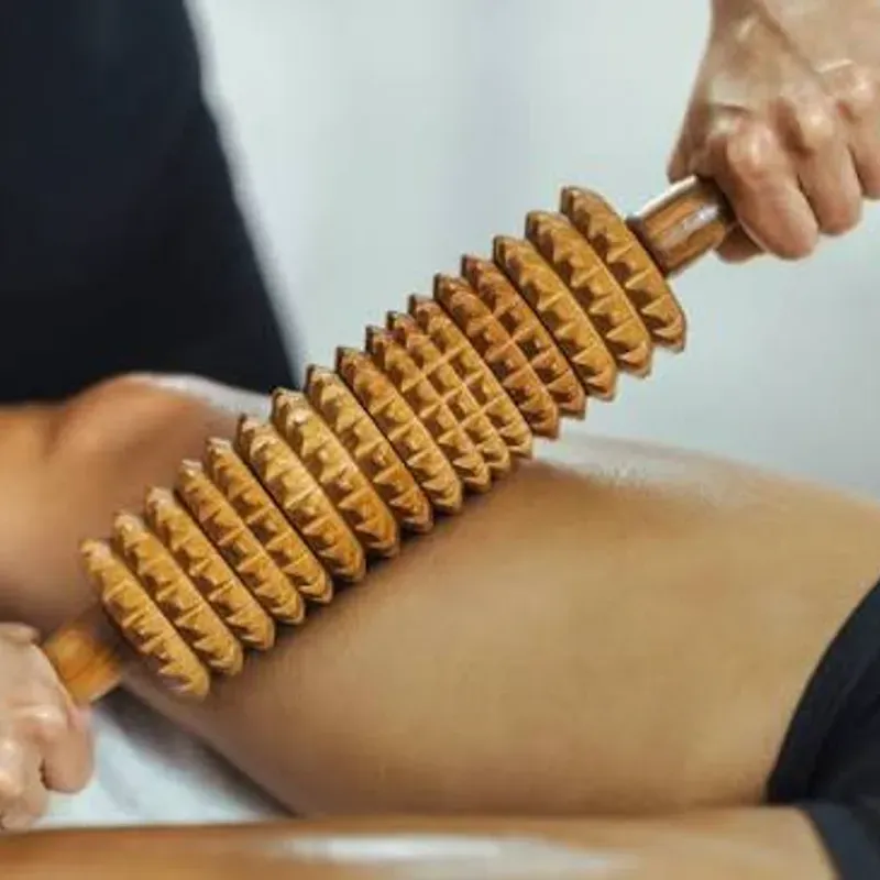 PAQUETE DE 10 SESIONES DE MASAJE TONIFICADOR Y REDUCTOR DE TEJIDO GRASO EN MUSLOS Y GLÚTEOS